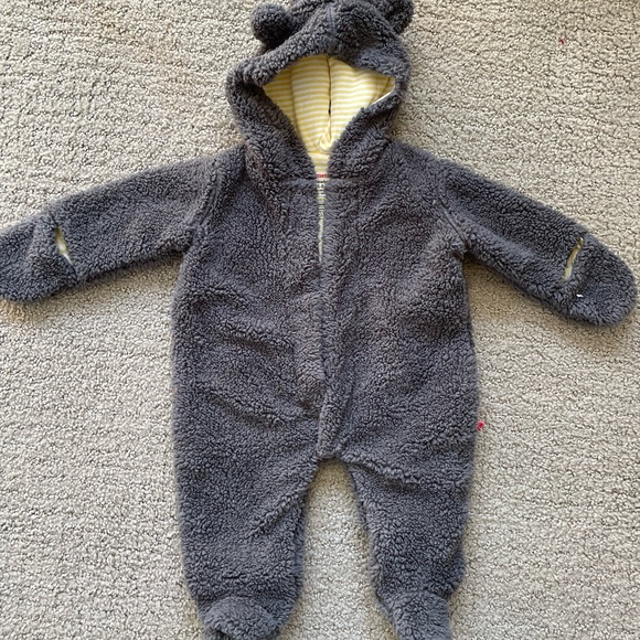 Newborn Magnetic Me cozy suit - Picture 1 of 4